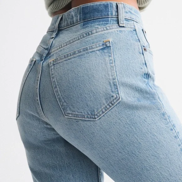 Abercrombie , like new Ultra High Rise 90s Straight Jean- 31 XL - Picture 2 of 8